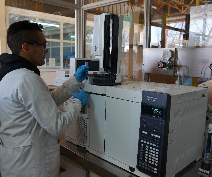 Cromatógrafo en laboratorio de INTI-Mendoza