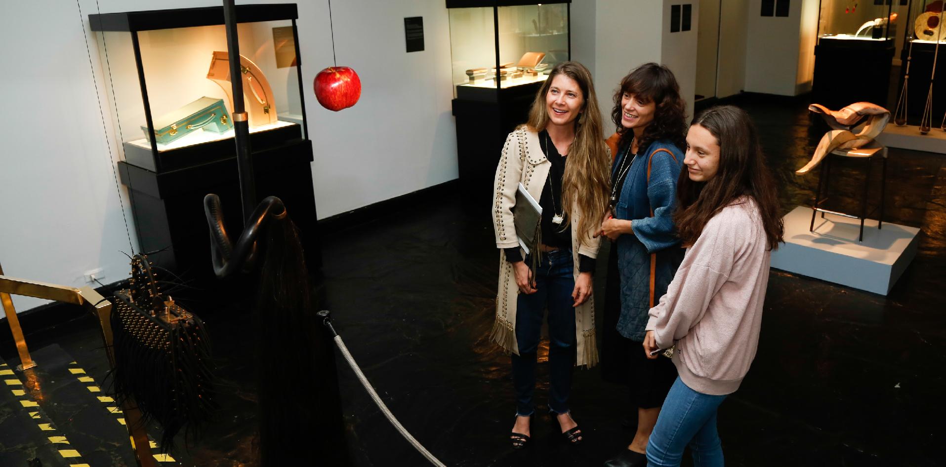 WWW WHY-WHAT-WHO Edición Argentina inti ODT Embajada Británica en Argentina British Council London College of Fashion