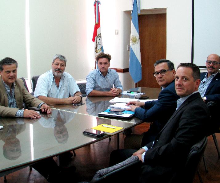 Autoridades del INTI junto a funcionarios del Ministerio de Producción de Santa Fe