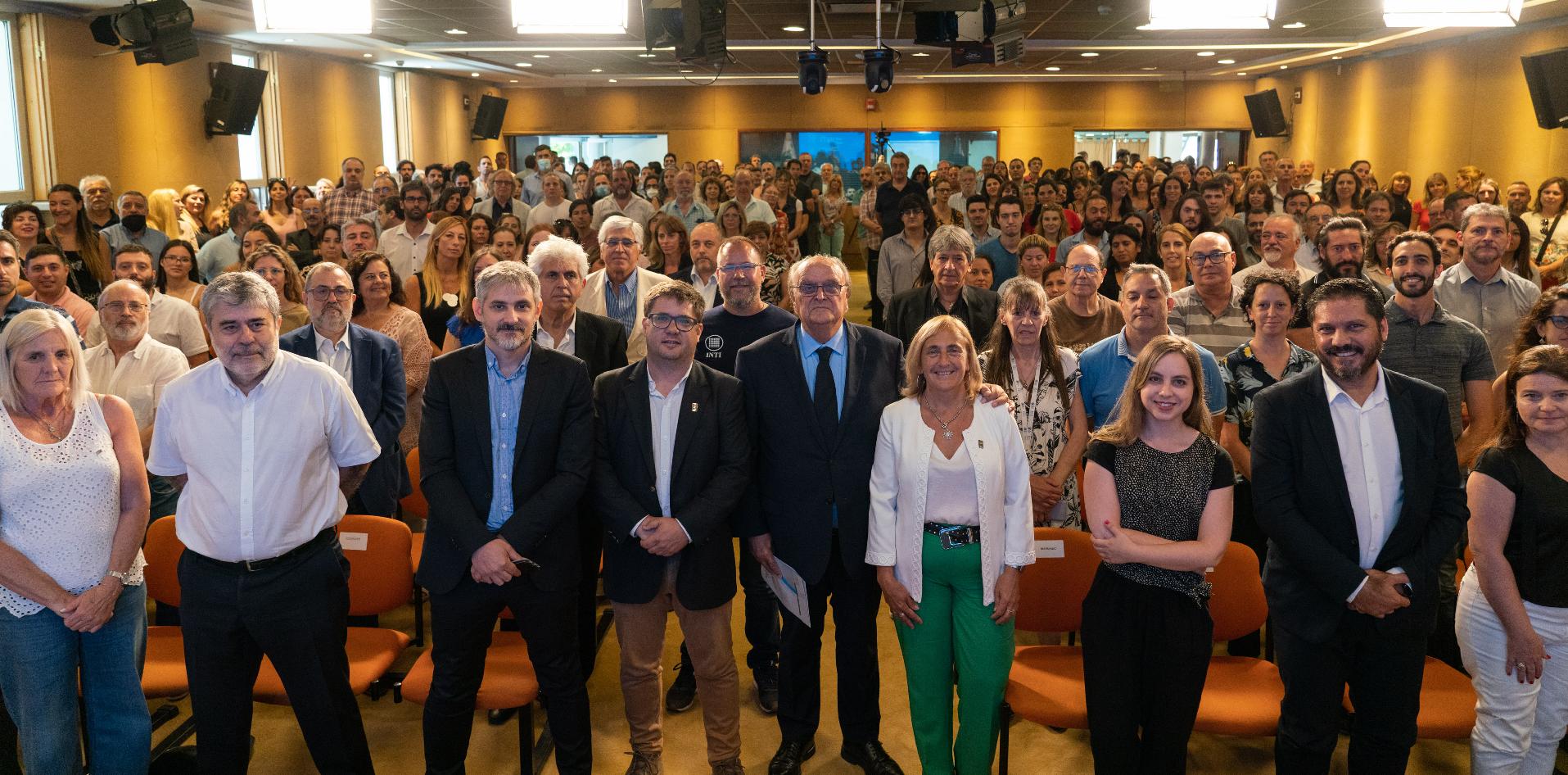 Autoridades e intianxs en acto de asunción