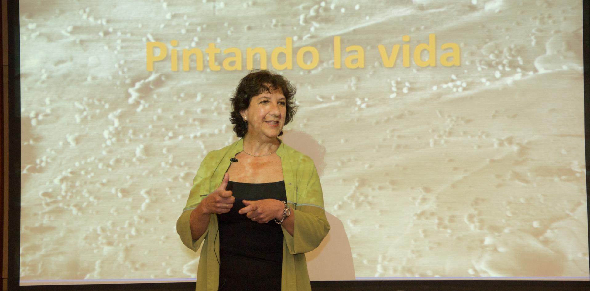 Mónica Pinto en la charla 
