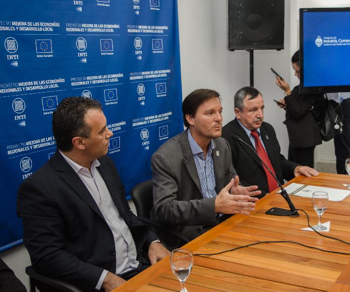 INTI, Chacho, nueva seda, algodón, metalmecánica