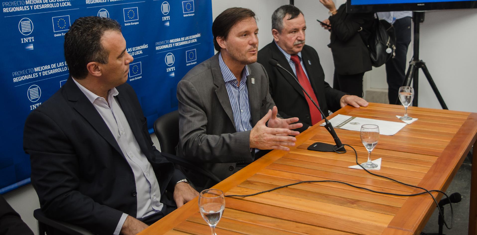 INTI, Chacho, nueva seda, algodón, metalmecánica