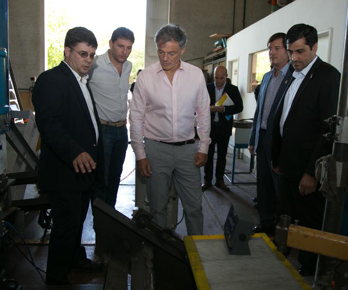 El ministro de Producción Francisco Cabrera visita el INTI