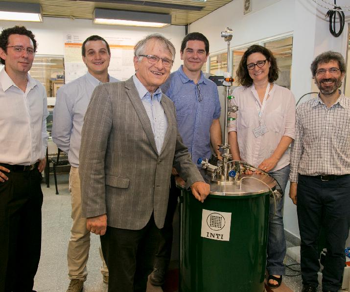 Nobel Visita INTI efecto Hall cuántico Klaus von Klitzing ohm (Ω) Laboratorio de Patrones Cuánticos del INTI