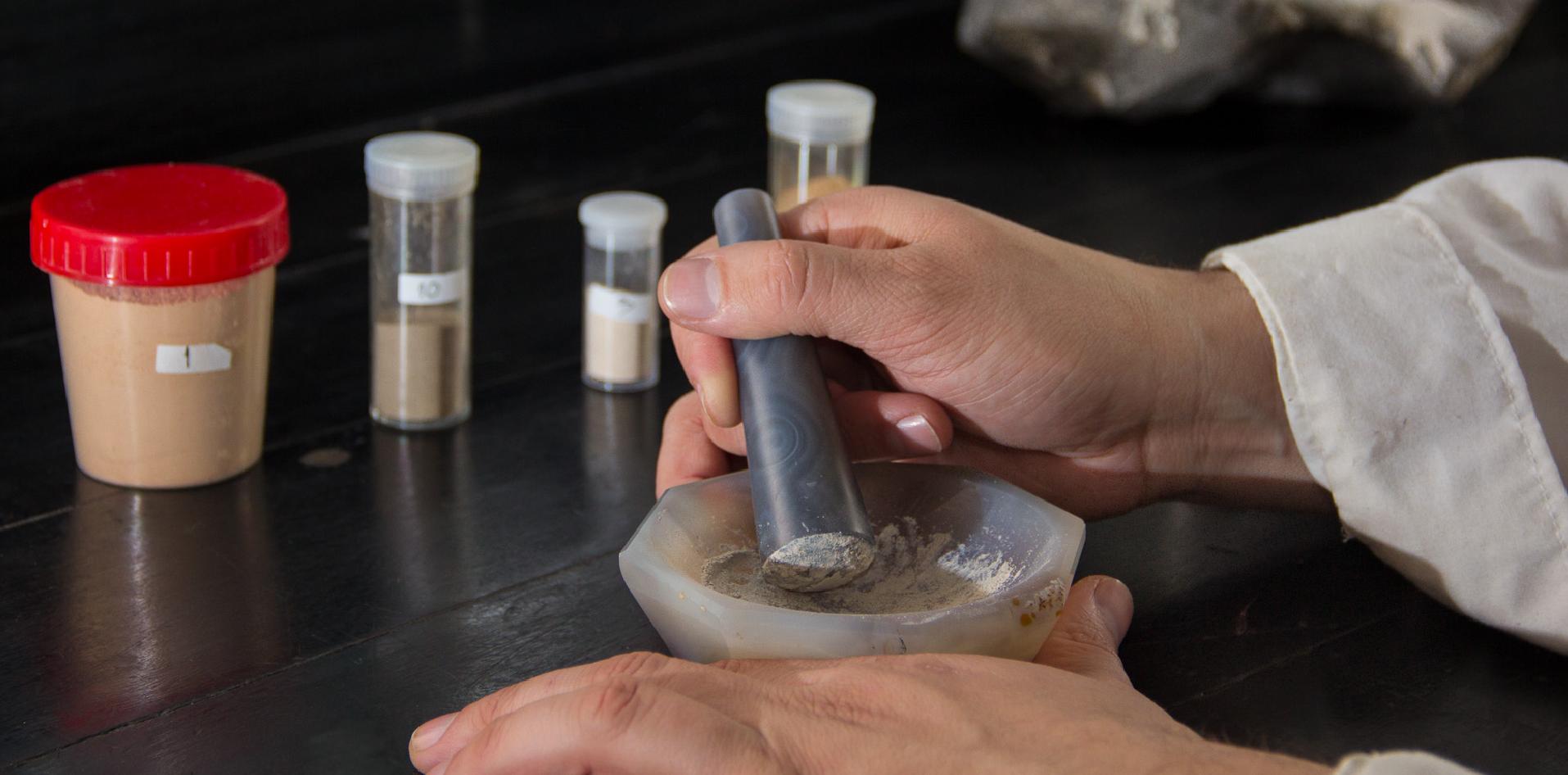 pinturas rupestres, Cuevas de Oyola, Declaran de interés nacional