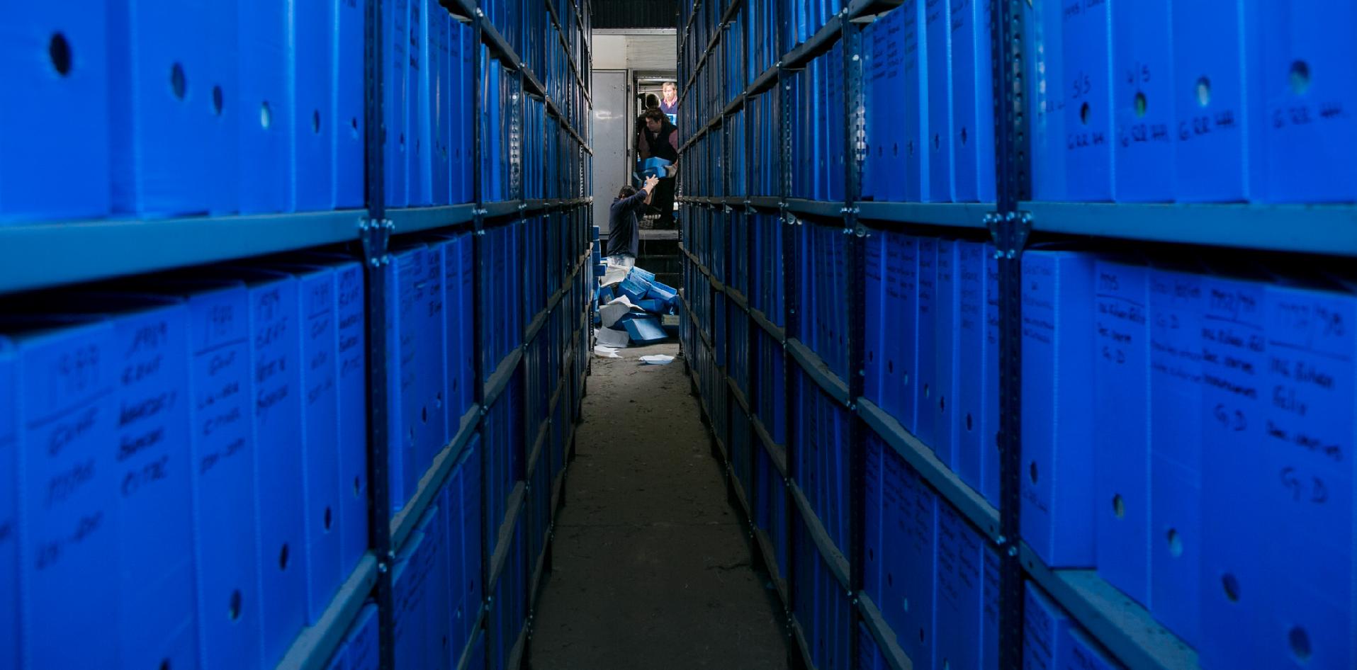 Archivos acumulados en cajas