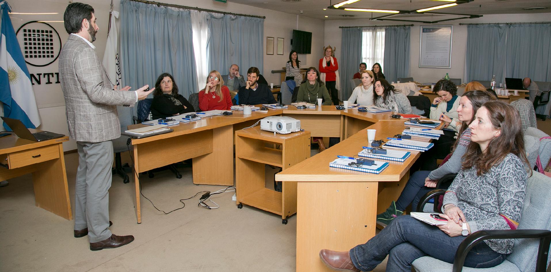 Reunión con  personal técnicos de los centros de INTI