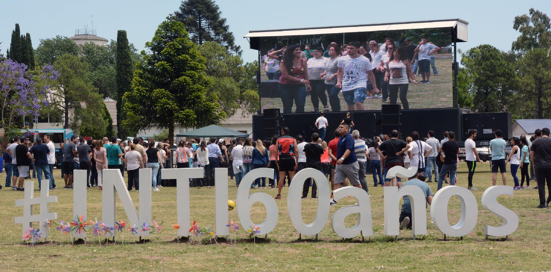 Intianos disfrutando del festival aniversario